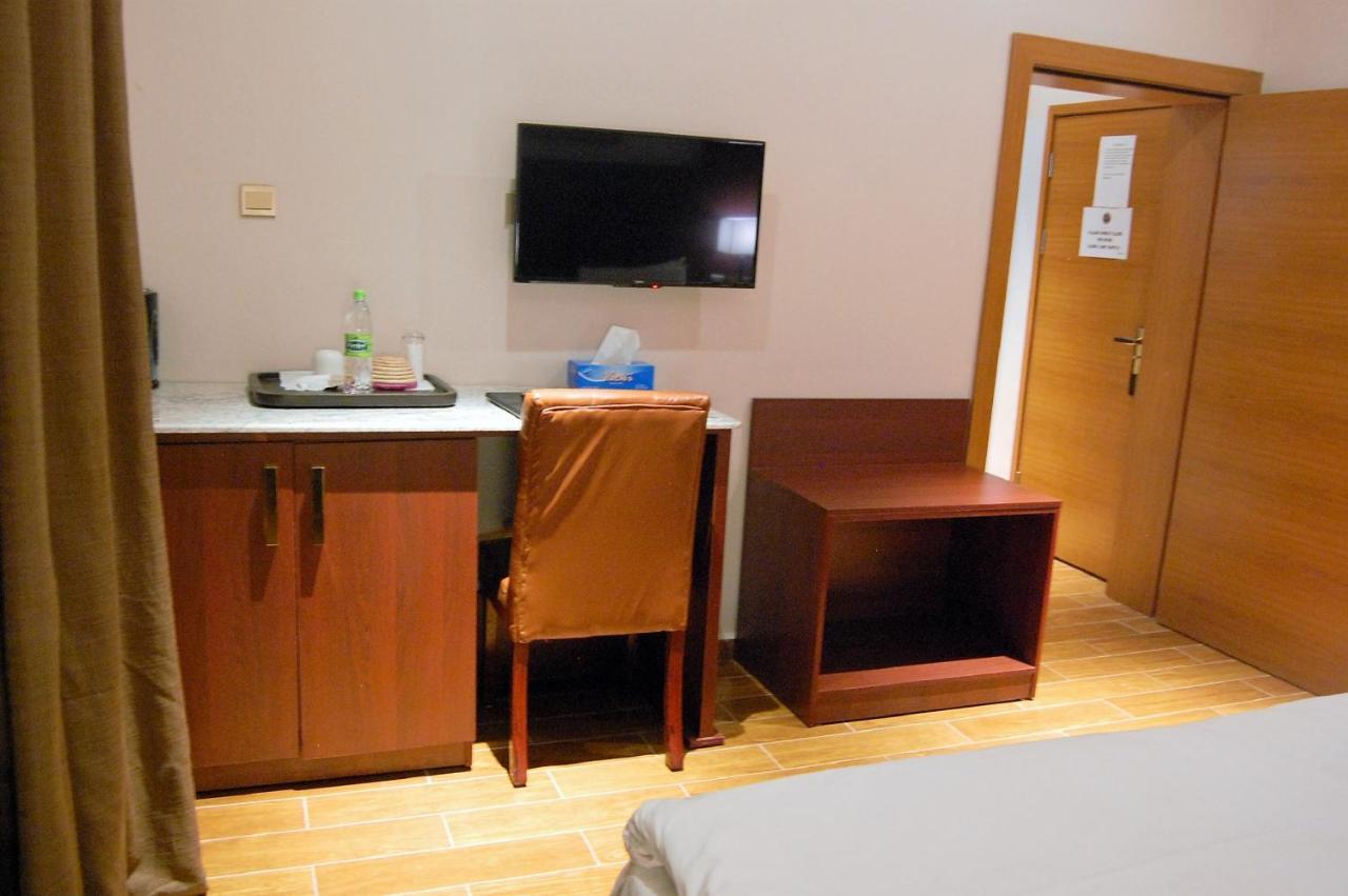 Hôtel R & K Guest Palace à Kano Extérieur photo