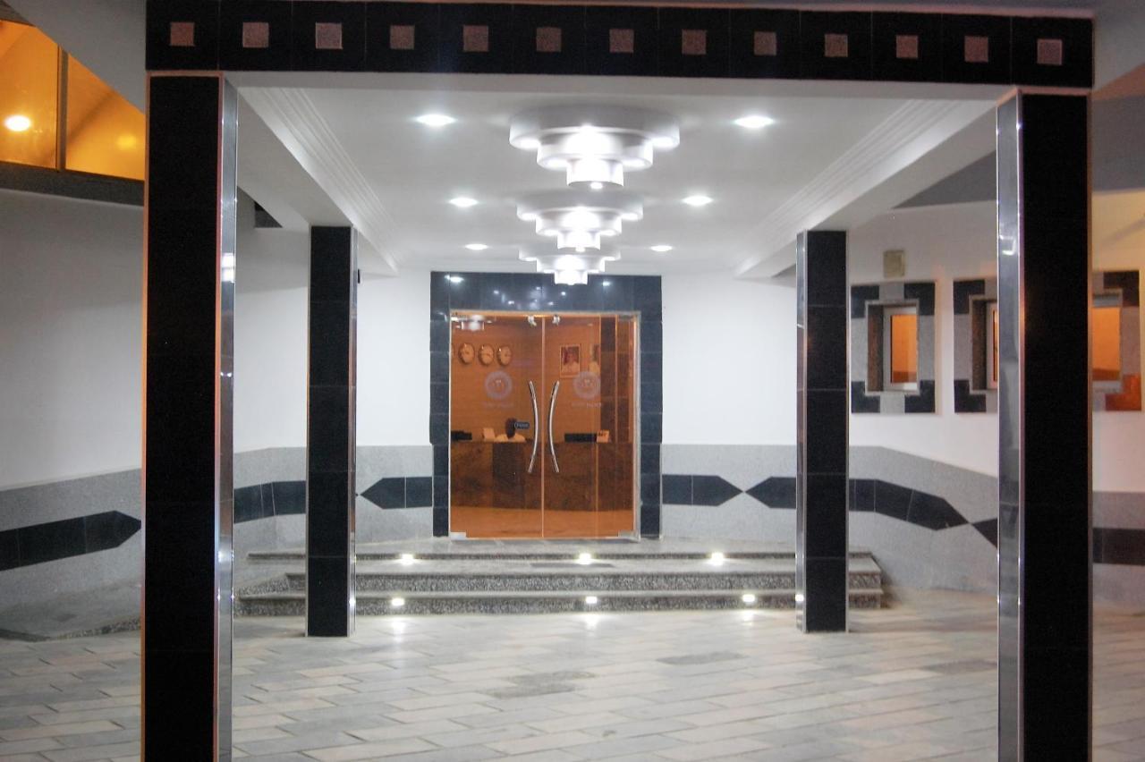 Hôtel R & K Guest Palace à Kano Extérieur photo