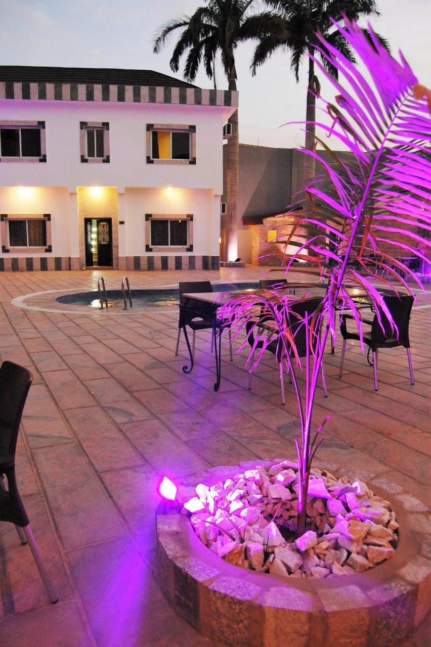 Hôtel R & K Guest Palace à Kano Extérieur photo