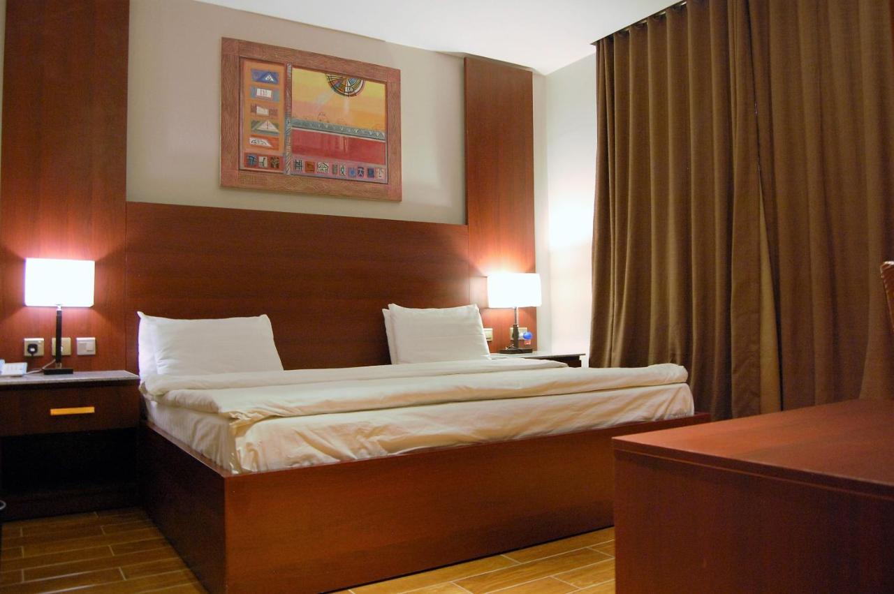 Hôtel R & K Guest Palace à Kano Extérieur photo