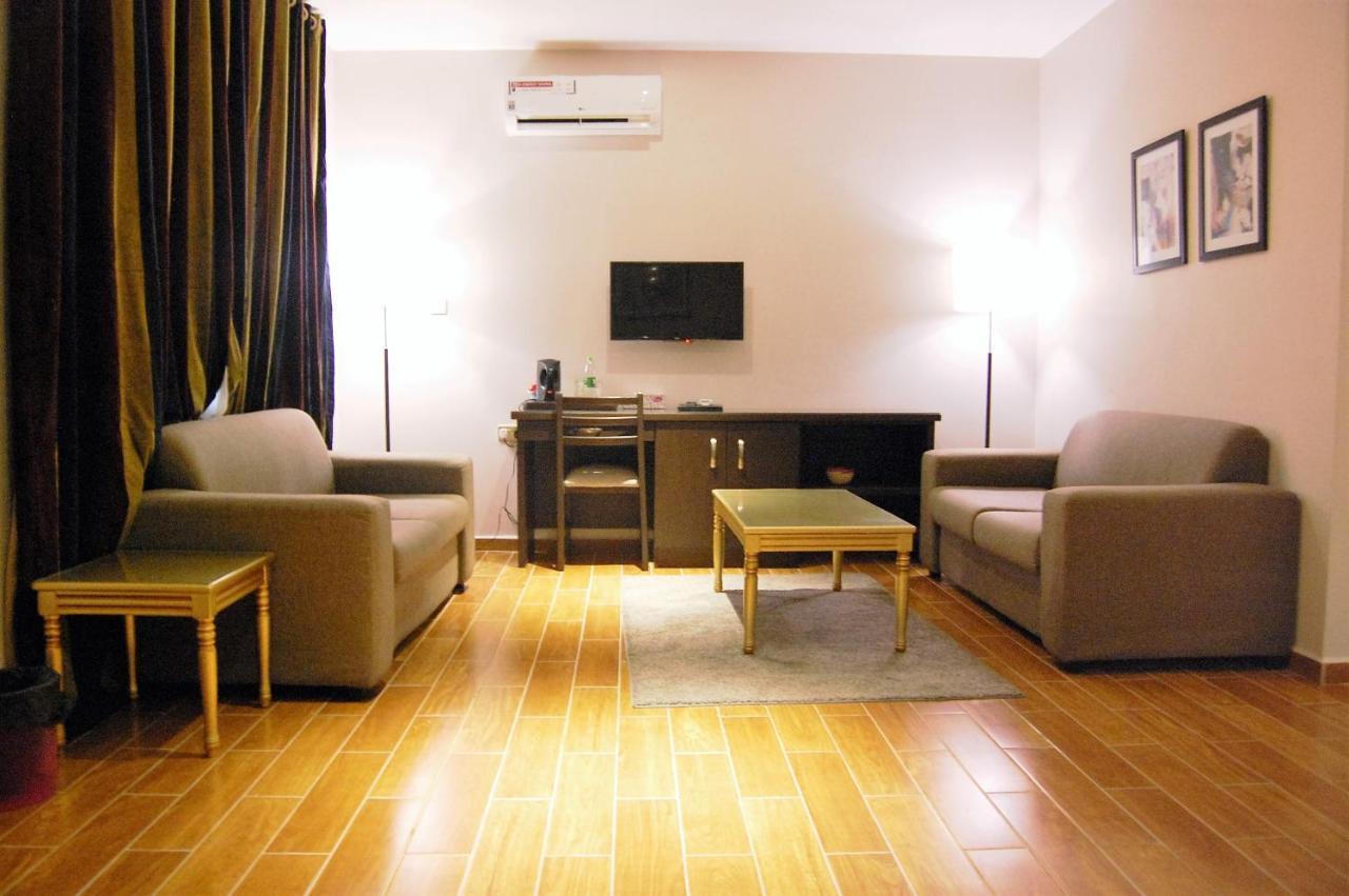 Hôtel R & K Guest Palace à Kano Extérieur photo