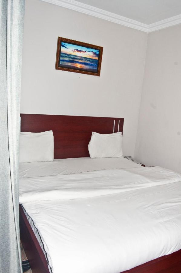 Hôtel R & K Guest Palace à Kano Extérieur photo