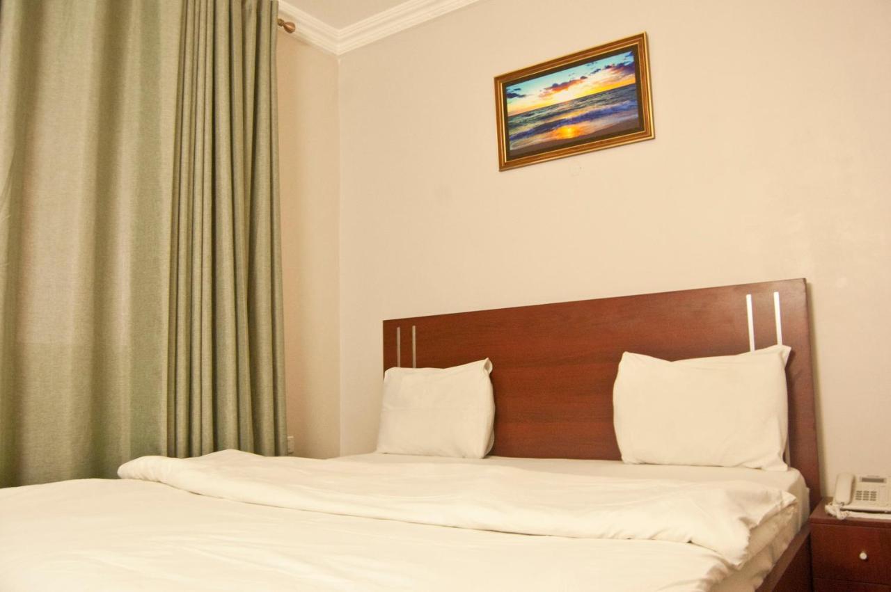 Hôtel R & K Guest Palace à Kano Extérieur photo