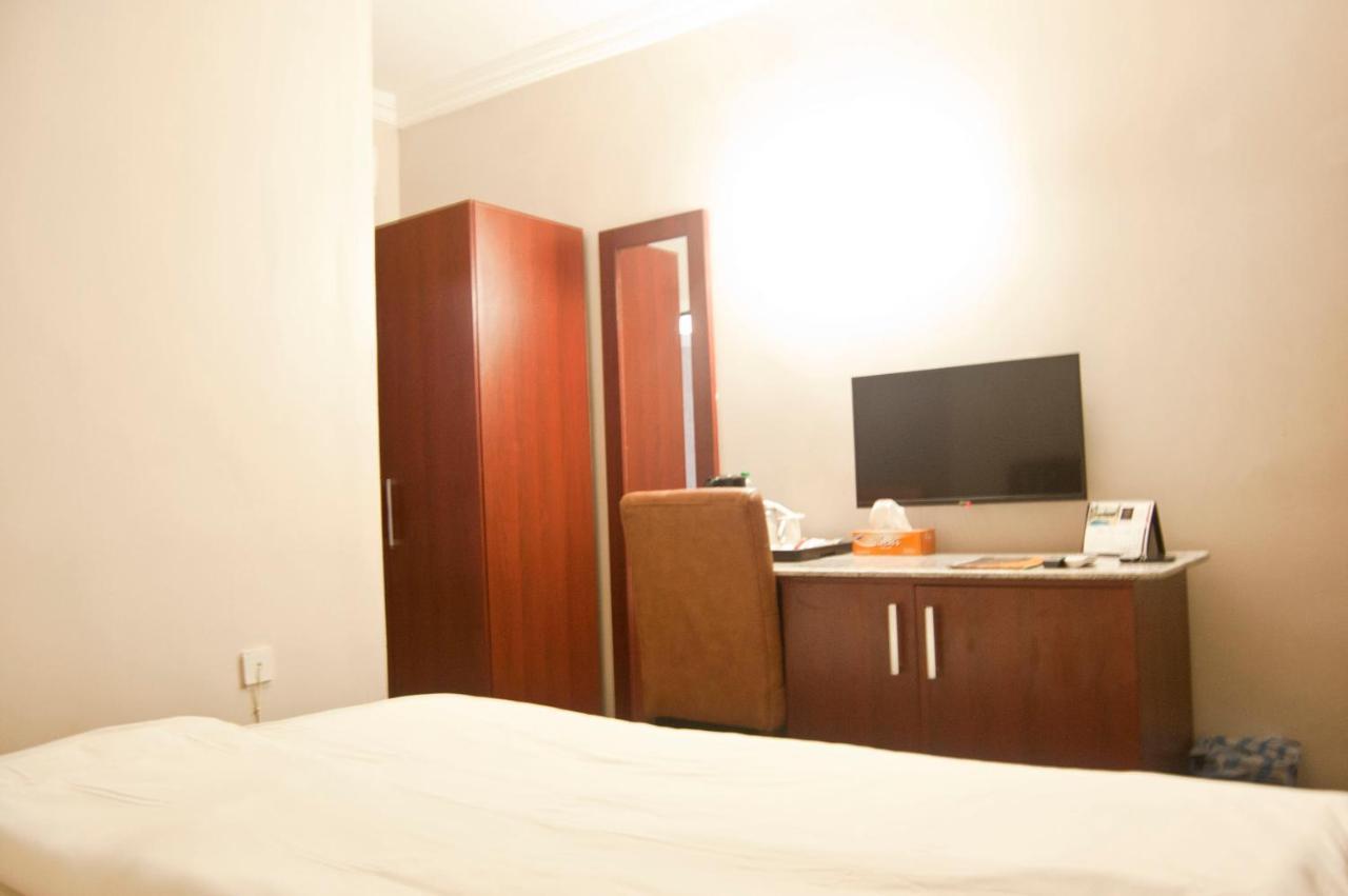Hôtel R & K Guest Palace à Kano Extérieur photo