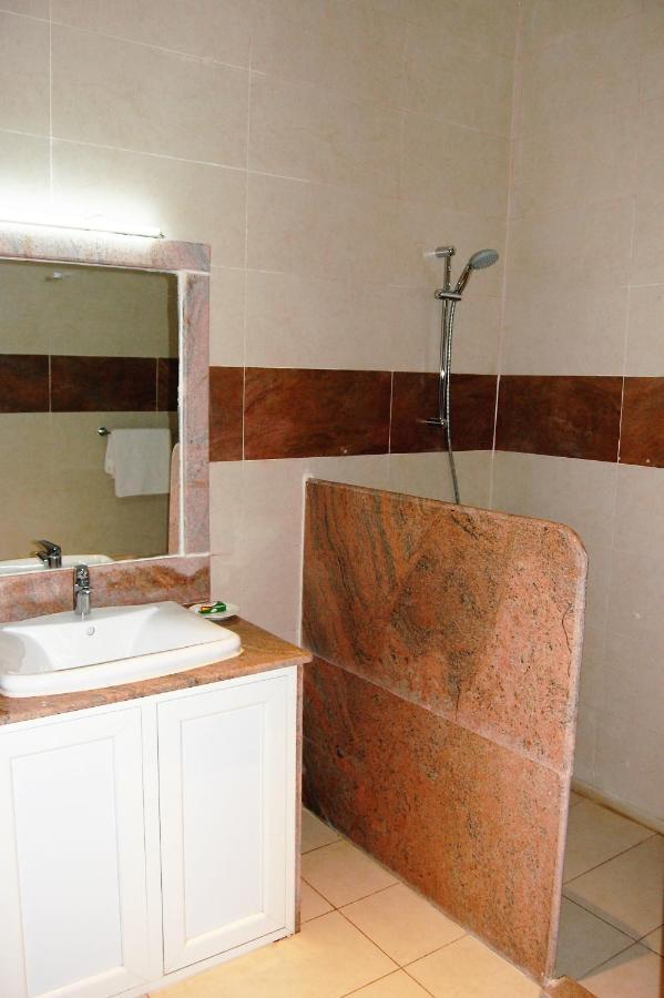 Hôtel R & K Guest Palace à Kano Extérieur photo